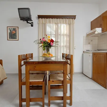 Birikos & Lägenhetshotell Agios Prokopios (Naxos)