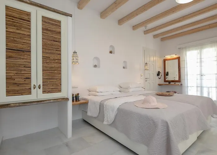 מלון דירות Birikos & 4*