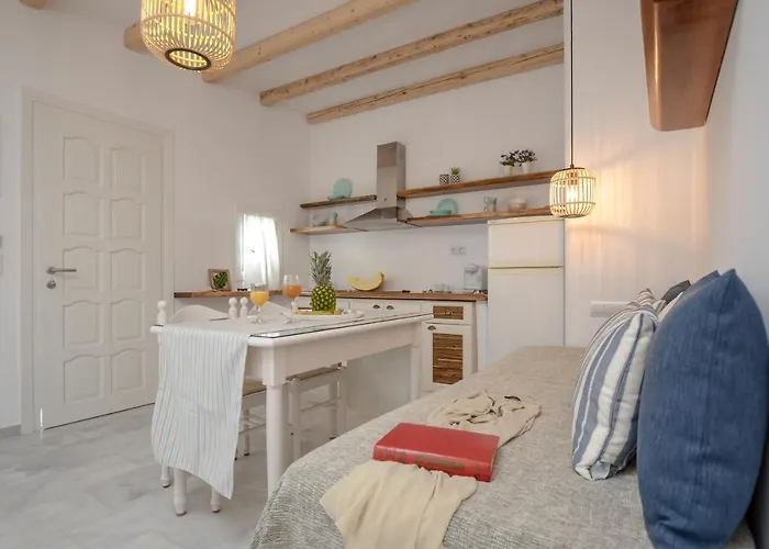 מלון דירות Birikos & 4*