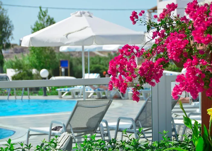 מלון דירות Birikos & 4*